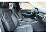 Volvo XC40 T5 Recharge R-Design | Trekhaak, inklapbaar | Stoelverwarming | 360 graden camera | Elektrisch verstelbare voorstoelen met geheugenfunctie | Harman Kardon | Lederen bekleding | Extra getint glas | Draadloze telefoonlader | Full LED koplampen | Apple carplay/ Android auto