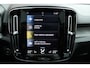 Volvo XC40 T5 Recharge R-Design | Trekhaak, inklapbaar | Stoelverwarming | 360 graden camera | Elektrisch verstelbare voorstoelen met geheugenfunctie | Harman Kardon | Lederen bekleding | Extra getint glas | Draadloze telefoonlader | Full LED koplampen | Apple carplay/ Android auto