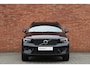 Volvo XC40 T5 Recharge R-Design | Trekhaak, inklapbaar | Stoelverwarming | 360 graden camera | Elektrisch verstelbare voorstoelen met geheugenfunctie | Harman Kardon | Lederen bekleding | Extra getint glas | Draadloze telefoonlader | Full LED koplampen | Apple carplay/ Android auto