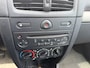 Renault Clio 1.2-16V Community Schuifdak, Airco, Cruise control, Lichtmetalen velgen, Radio Bij de verkoop van gebruikte voertuigen door CD-Cars wordt geen standaard garantie verstrekt. De koper aanvaardt het voertuig in de staat waarin het zich bevindt op het moment van aankoop