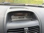 Renault Clio 1.2-16V Community Schuifdak, Airco, Cruise control, Lichtmetalen velgen, Radio Bij de verkoop van gebruikte voertuigen door CD-Cars wordt geen standaard garantie verstrekt. De koper aanvaardt het voertuig in de staat waarin het zich bevindt op het moment van aankoop