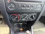 Renault Clio 1.2-16V Community Schuifdak, Airco, Cruise control, Lichtmetalen velgen, Radio Bij de verkoop van gebruikte voertuigen door CD-Cars wordt geen standaard garantie verstrekt. De koper aanvaardt het voertuig in de staat waarin het zich bevindt op het moment van aankoop