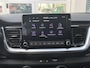 Kia Stonic DynamicLine 1.0 T-GDi MHEV | LED-koplampen | Cruise Control | Achteruitrijcamera | Dakrails | lichtmetalen velgen | Digitaal Dashboard Appel CarPlay/Android Auto | Climate Control |