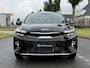 Kia Stonic DynamicLine 1.0 T-GDi MHEV | LED-koplampen | Cruise Control | Achteruitrijcamera | Dakrails | lichtmetalen velgen | Digitaal Dashboard Appel CarPlay/Android Auto | Climate Control |