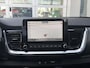 Kia Stonic DynamicLine 1.0 T-GDi MHEV | LED-koplampen | Cruise Control | Achteruitrijcamera | Dakrails | lichtmetalen velgen | Digitaal Dashboard Appel CarPlay/Android Auto | Climate Control |