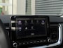 Kia Stonic DynamicLine 1.0 T-GDi MHEV | LED-koplampen | Cruise Control | Achteruitrijcamera | Dakrails | lichtmetalen velgen | Digitaal Dashboard Appel CarPlay/Android Auto | Climate Control |