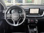 Kia Stonic DynamicLine 1.0 T-GDi MHEV | LED-koplampen | Cruise Control | Achteruitrijcamera | Dakrails | lichtmetalen velgen | Digitaal Dashboard Appel CarPlay/Android Auto | Climate Control |
