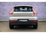Volvo XC40 Recharge Plus 70 kWh | Adaptieve Cruise Control | Dodehoek Detectie | Stoel en Stuurverwarming | 20” | Nubuck Bekleding |