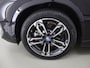 BMW iX1 xDrive30 Launch Edition 67 kWh | M-Pakket | Harman/Kardon Audio | Sportstoelen | Ele.wegklapbare trekhaak | Curved Display | Panoramadak | HUD | Camera | DAB | Apple CarPlay | Ele. kofferdeksel |