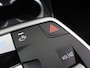 BMW iX1 xDrive30 Launch Edition 67 kWh | M-Pakket | Harman/Kardon Audio | Sportstoelen | Ele.wegklapbare trekhaak | Curved Display | Panoramadak | HUD | Camera | DAB | Apple CarPlay | Ele. kofferdeksel |