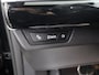 BMW iX1 xDrive30 Launch Edition 67 kWh | M-Pakket | Harman/Kardon Audio | Sportstoelen | Ele.wegklapbare trekhaak | Curved Display | Panoramadak | HUD | Camera | DAB | Apple CarPlay | Ele. kofferdeksel |