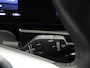 BMW iX1 xDrive30 Launch Edition 67 kWh | M-Pakket | Harman/Kardon Audio | Sportstoelen | Ele.wegklapbare trekhaak | Curved Display | Panoramadak | HUD | Camera | DAB | Apple CarPlay | Ele. kofferdeksel |