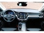 Volvo V60 B4 Plus Dark | Trekhaak | Adaptieve Cruise Control met stuurhulp | Parkeer camera | BLIS dodehoekdetectie | Google Services | Verwarmbare voor- en achterstoelen | Stuurwielverwarming | 18" lichtmetalen velgen |