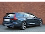 Volvo V60 B4 Plus Dark | Trekhaak | Adaptieve Cruise Control met stuurhulp | Parkeer camera | BLIS dodehoekdetectie | Google Services | Verwarmbare voor- en achterstoelen | Stuurwielverwarming | 18" lichtmetalen velgen |