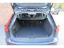 Volvo V60 B4 Plus Dark | Trekhaak | Adaptieve Cruise Control met stuurhulp | Parkeer camera | BLIS dodehoekdetectie | Google Services | Verwarmbare voor- en achterstoelen | Stuurwielverwarming | 18" lichtmetalen velgen |