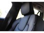 Volvo V60 B4 Plus Dark | Trekhaak | Adaptieve Cruise Control met stuurhulp | Parkeer camera | BLIS dodehoekdetectie | Google Services | Verwarmbare voor- en achterstoelen | Stuurwielverwarming | 18" lichtmetalen velgen |