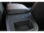Volvo V60 B4 Plus Dark | Trekhaak | Adaptieve Cruise Control met stuurhulp | Parkeer camera | BLIS dodehoekdetectie | Google Services | Verwarmbare voor- en achterstoelen | Stuurwielverwarming | 18" lichtmetalen velgen |