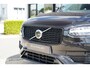 Volvo XC90 T8 Recharge AWD R-Design Long Range 7p. | SOH 99% | Alcantara hemelbekleding | Head-Up | Trekhaak | 7-Persoons | Lederen interieur | 22 inch | Harman Kardon | Adaptieve cruise control | Stoel en stuurwielverwarming | Standkachel |