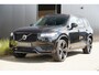 Volvo XC90 T8 Recharge AWD R-Design Long Range 7p. SOH 99% | Alcantara hemelbekleding | Head-Up | Trekhaak | 7-Persoons | Lederen interieur | 22 inch | Harman Kardon | Adaptieve cruise control | Stoel en stuurwielverwarming | Standkachel |