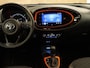 Toyota Aygo X 1.0 VVT-i S-CVT Limited - ORIGINEEL NEDERLANDSE AUTO - HOMMEL ONDERHOUDEN - PARKEERSENSOREN VOOR EN ACHTER - KEYLESS ENRTY & START - JBL GELUIDSINSTALLATIE - STOELVERWARMING - DRAADLOZE TELEFOONLADER