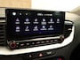 Kia Xceed 1.0 T-GDi DynamicPlusLine - 18 INCH LICHT METALEN VELGEN MET HANKOOK BANDEN - JBL AUDIO - CAMERA - HALF LEDEREN BEKLEDING - LICHT EN REGENSENSOR - STOELVERWARMING - STUURVERWARMING - PARKEERSENSOREN ACHTER - PASSAGIERSSTOEL IN HOOGTE VERSTELBAAR - ONDERHOUDSHISTORIE AANWEZIG