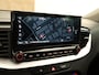 Kia Xceed 1.0 T-GDi DynamicPlusLine - 18 INCH LICHT METALEN VELGEN MET HANKOOK BANDEN - JBL AUDIO - CAMERA - HALF LEDEREN BEKLEDING - LICHT EN REGENSENSOR - STOELVERWARMING - STUURVERWARMING - PARKEERSENSOREN ACHTER - PASSAGIERSSTOEL IN HOOGTE VERSTELBAAR - ONDERHOUDSHISTORIE AANWEZIG