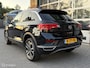 Volkswagen T-Roc 1.5 TSI Business Edition|Afneembare Trekhaak|Camera|Carplay|Stoelverwarming|Parkeersensoren V/A.