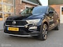 Volkswagen T-Roc 1.5 TSI Business Edition|Afneembare Trekhaak|Camera|Carplay|Stoelverwarming|Parkeersensoren V/A.