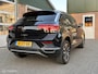 Volkswagen T-Roc 1.5 TSI Business Edition|Afneembare Trekhaak|Camera|Carplay|Stoelverwarming|Parkeersensoren V/A.