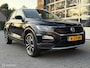 Volkswagen T-Roc 1.5 TSI Business Edition|Afneembare Trekhaak|Camera|Carplay|Stoelverwarming|Parkeersensoren V/A.