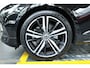 Volvo V60 B3 Essential Edition | Parkeersensoren voor + achter | Parkeercamera | Stoelverwarming | 19'' Lichtmetalen velgen | Exterieur styling kit | Navigatie | Stuurwielverwarming | Apple Carplay/Android Auto | Dealeronderhouden