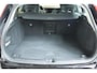 Volvo V60 B3 Essential Edition | Parkeersensoren voor + achter | Parkeercamera | Stoelverwarming | 19'' Lichtmetalen velgen | Exterieur styling kit | Navigatie | Stuurwielverwarming | Apple Carplay/Android Auto | Dealeronderhouden