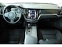 Volvo V60 B3 Essential Edition | Parkeersensoren voor + achter | Parkeercamera | Stoelverwarming | 19'' Lichtmetalen velgen | Exterieur styling kit | Navigatie | Stuurwielverwarming | Apple Carplay/Android Auto | Dealeronderhouden