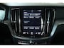 Volvo V60 B3 Essential Edition | Parkeersensoren voor + achter | Parkeercamera | Stoelverwarming | 19'' Lichtmetalen velgen | Exterieur styling kit | Navigatie | Stuurwielverwarming | Apple Carplay/Android Auto | Dealeronderhouden