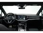 Volkswagen Touareg 3.0 TSI 462pk eHybrid 4MOTION R | Rijklaar! | Elek. Trekhaak | Luchtvering | Ventilatie | S/K-Dak | 22'' | HUD | Memory+Leder | Dynaudio | Stoel-Stuurverw. | 360*+PDC | Sfeerverl. | Rijmodi | Dodehoek | BlackStyle V
