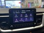 Kia Stonic 1.0 T-GDi MHEV DYNAMIC PLUS LINE AUTOMAAT NAVIGATIE ADAPTIVE CRUISE CONTROL CLIMATE CONTROL BLUETOOTH TELEFOON DODEHOEKSENSOREN ACHTERUITRIJCAMERA KEYLESS GO TREKHAAK ZEER MOOI !!