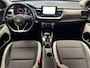 Kia Stonic 1.0 T-GDi MHEV DYNAMIC PLUS LINE AUTOMAAT NAVIGATIE ADAPTIVE CRUISE CONTROL CLIMATE CONTROL BLUETOOTH TELEFOON DODEHOEKSENSOREN ACHTERUITRIJCAMERA KEYLESS GO TREKHAAK ZEER MOOI !!