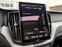 Volvo XC60 2.0 T6 Plug-in Hybrid AWD Ultra Black Edition | PHEV | Trekhaak | Luchtvering | Panoramadak | Head-up Display | Harman Kardon Audio | Keyless Entry | Elektrische Achterklep | Elektrisch Verstelbare Voorstoelen | Stoelverwarming voor en achter | Navigatie Google Maps | Apple Carplay | Android Auto