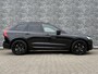 Volvo XC60 2.0 T6 Plug-in Hybrid AWD Ultra Black Edition | PHEV | Trekhaak | Luchtvering | Panoramadak | Head-up Display | Harman Kardon Audio | Keyless Entry | Elektrische Achterklep | Elektrisch Verstelbare Voorstoelen | Stoelverwarming voor en achter | Navigatie Google Maps | Apple Carplay | Android Auto