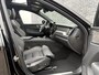Volvo XC60 2.0 T6 Plug-in Hybrid AWD Ultra Black Edition | PHEV | Trekhaak | Luchtvering | Panoramadak | Head-up Display | Harman Kardon Audio | Keyless Entry | Elektrische Achterklep | Elektrisch Verstelbare Voorstoelen | Stoelverwarming voor en achter | Navigatie Google Maps | Apple Carplay | Android Auto