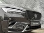 Volvo XC60 2.0 T6 Plug-in Hybrid AWD Ultra Black Edition | PHEV | Trekhaak | Luchtvering | Panoramadak | Head-up Display | Harman Kardon Audio | Keyless Entry | Elektrische Achterklep | Elektrisch Verstelbare Voorstoelen | Stoelverwarming voor en achter | Navigatie Google Maps | Apple Carplay | Android Auto
