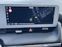 Hyundai Ioniq 5 Connect 77.4 kWh / Dealer onderhouden / Accu SoH 97% / Fabrieksgarantie tot 04-2028 / Afn. Trekhaak 1.600 kg / Navi / Apple Carplay Android / Elektrische stoelen / Stuur-, stoel- & achterbankverwarming / 19" LM wielen & All Season banden /