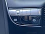 Hyundai Ioniq 5 Connect 77.4 kWh / Dealer onderhouden / Accu SoH 97% / Fabrieksgarantie tot 04-2028 / Afn. Trekhaak 1.600 kg / Navi / Apple Carplay Android / Elektrische stoelen / Stuur-, stoel- & achterbankverwarming / 19" LM wielen & All Season banden /