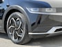 Hyundai Ioniq 5 Connect 77.4 kWh / Dealer onderhouden / Accu SoH 97% / Fabrieksgarantie tot 04-2028 / Afn. Trekhaak 1.600 kg / Navi / Apple Carplay Android / Elektrische stoelen / Stuur-, stoel- & achterbankverwarming / 19" LM wielen & All Season banden /