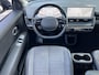 Hyundai Ioniq 5 Connect 77.4 kWh / Dealer onderhouden / Accu SoH 97% / Fabrieksgarantie tot 04-2028 / Afn. Trekhaak 1.600 kg / Navi / Apple Carplay Android / Elektrische stoelen / Stuur-, stoel- & achterbankverwarming / 19" LM wielen & All Season banden /
