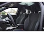 Peugeot e-2008 EV GT Pack 136 PK | Schuif-Kanteldak | Stoelverwarming | FULL LED koplampen | Achteruitrij-Camera | Adaptieve Cruisecontrol |  Alcantara Bekleding |  Navigatie en Apple caprplay en Android auto |