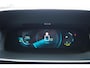 Peugeot e-2008 EV GT Pack 136 PK | Schuif-Kanteldak | Stoelverwarming | FULL LED koplampen | Achteruitrij-Camera | Adaptieve Cruisecontrol |  Alcantara Bekleding |  Navigatie en Apple caprplay en Android auto |