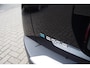 Peugeot e-2008 EV GT Pack 136 PK | Schuif-Kanteldak | Stoelverwarming | FULL LED koplampen | Achteruitrij-Camera | Adaptieve Cruisecontrol |  Alcantara Bekleding |  Navigatie en Apple caprplay en Android auto |