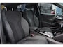 Peugeot e-2008 EV GT Pack 136 PK | Schuif-Kanteldak | Stoelverwarming | FULL LED koplampen | Achteruitrij-Camera | Adaptieve Cruisecontrol |  Alcantara Bekleding |  Navigatie en Apple caprplay en Android auto |