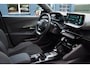 Peugeot e-2008 EV GT Pack 136 PK | Schuif-Kanteldak | Stoelverwarming | FULL LED koplampen | Achteruitrij-Camera | Adaptieve Cruisecontrol |  Alcantara Bekleding |  Navigatie en Apple caprplay en Android auto |